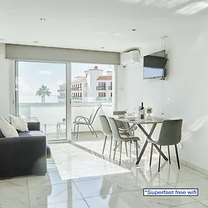 Nissi Avenue Apartmanhotel Ajía Nápa